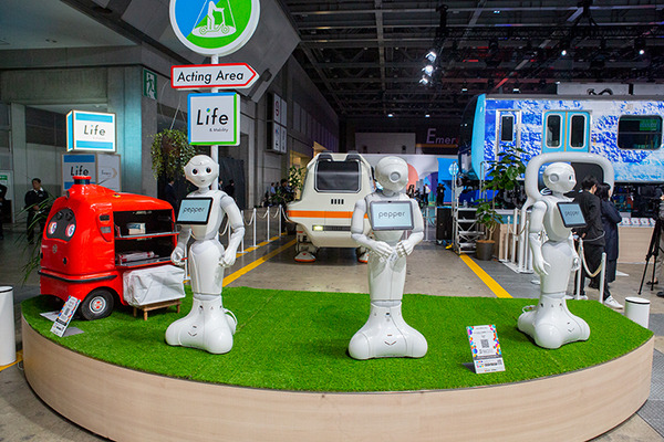 「ジャパンモビリティショー2023」見どころレポート(2) 未来のモビリティに出会い、バーチャル試乗体験も　モビリティ・ロボット編