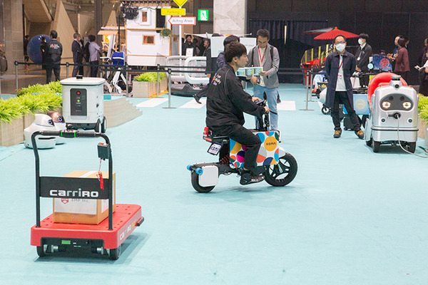 「ジャパンモビリティショー2023」見どころレポート(2) 未来のモビリティに出会い、バーチャル試乗体験も　モビリティ・ロボット編