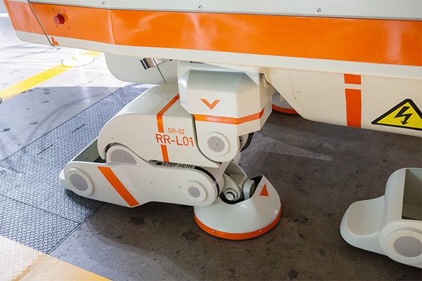 SF映画のような巨大「4人乗り4足歩行型ライド」の新型を公開、乗車体験してみた！ V-Sido搭載、天神氏の外装デザインで超進化