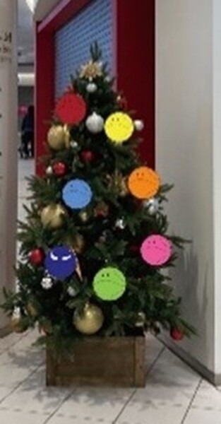 ダイバーシティ東京で「GUNDAM Christmas」を開催 「ハロ」で飾られた約6ｍの巨大クリスマスツリーが登場　ガンダムくじも