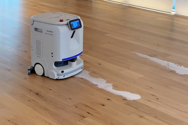アイリスオーヤマ 自社開発の法人向けDX水拭き清掃ロボット「BROIT」発表！目標は2027年度 清掃ロボット売上1,000億円超へ