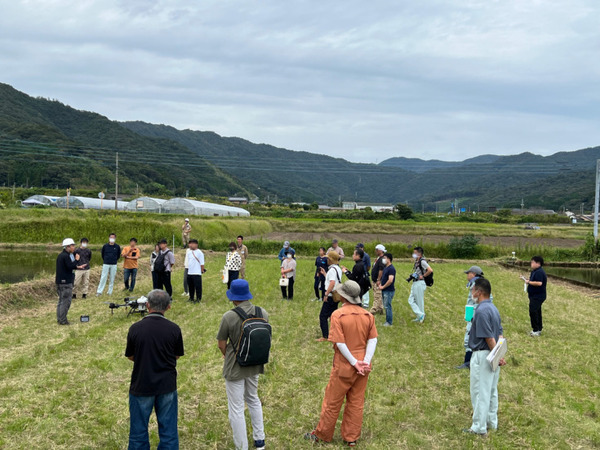 雑草防除ロボット「雷鳥1号」発進！テムザックが「ロボットを活用した稲作支援研修」を延岡で開催　参加者が操作体験