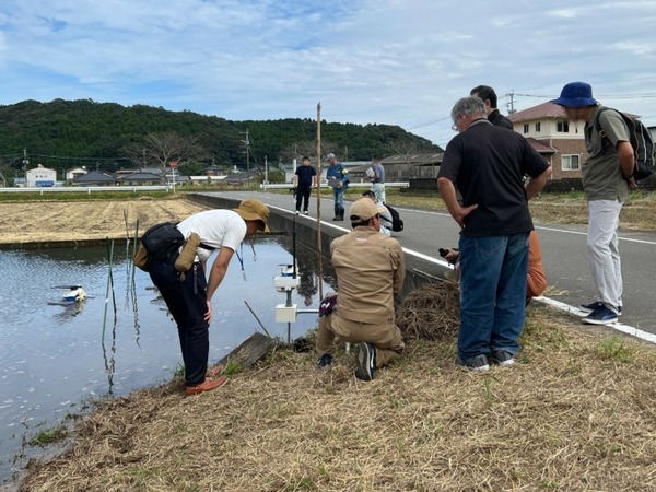 雑草防除ロボット「雷鳥1号」発進！テムザックが「ロボットを活用した稲作支援研修」を延岡で開催　参加者が操作体験