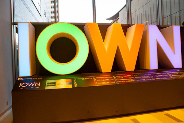 NTT版生成AI大規模言語モデル(LLM)「tsuzumi」驚異の性能を披露 NTT R&Dフォーラム2023開幕 NTT島田社長の基調講演と見どころ