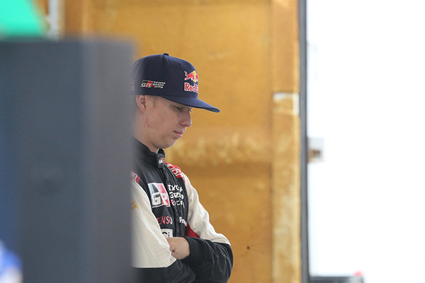 WRC「ラリージャパン」開幕　豊田スタジアムに多くのファンが来場！写真で見るトップドライバー達の素顔、サービスパークや展示会場
