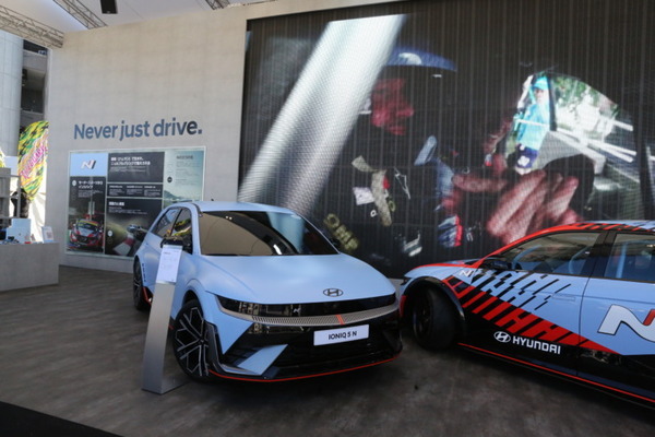WRC「ラリージャパン」開幕　豊田スタジアムに多くのファンが来場！写真で見るトップドライバー達の素顔、サービスパークや展示会場