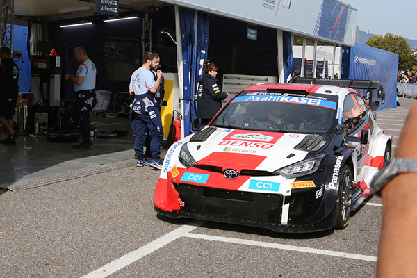 WRC「ラリージャパン」開幕　豊田スタジアムに多くのファンが来場！写真で見るトップドライバー達の素顔、サービスパークや展示会場