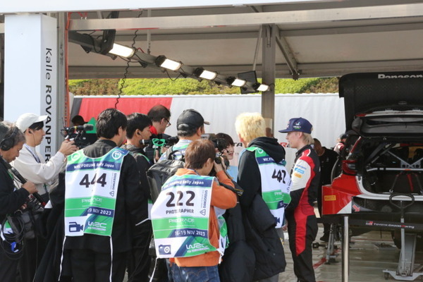 WRC「ラリージャパン」開幕　豊田スタジアムに多くのファンが来場！写真で見るトップドライバー達の素顔、サービスパークや展示会場