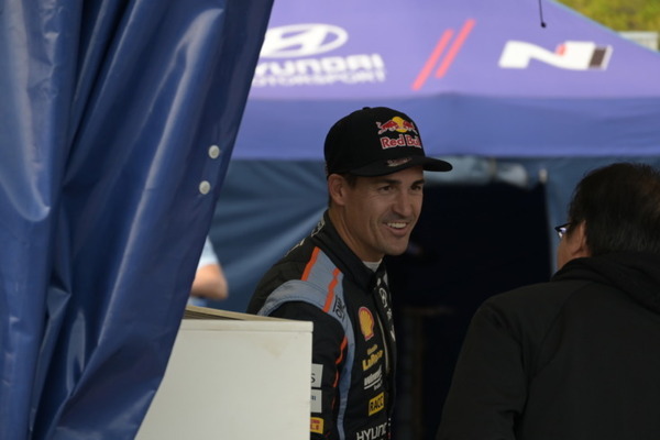 WRC「ラリージャパン」開幕　豊田スタジアムに多くのファンが来場！写真で見るトップドライバー達の素顔、サービスパークや展示会場