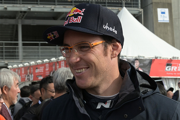 WRC「ラリージャパン」開幕　豊田スタジアムに多くのファンが来場！写真で見るトップドライバー達の素顔、サービスパークや展示会場