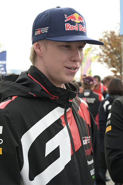 WRC「ラリージャパン」開幕　豊田スタジアムに多くのファンが来場！写真で見るトップドライバー達の素顔、サービスパークや展示会場