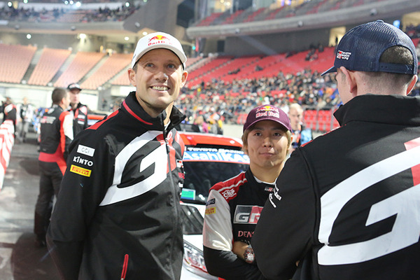 WRC「ラリージャパン」豊田スタジアム初の特設コースをラリーカーが激走！写真で見るジャンプ/ドリフト/熱戦の迫力