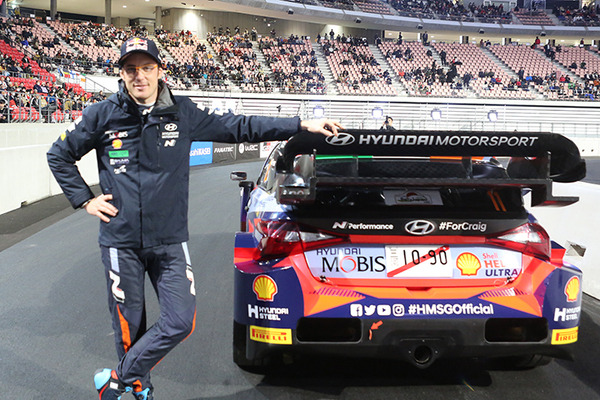 WRC「ラリージャパン」豊田スタジアム初の特設コースをラリーカーが激走！写真で見るジャンプ/ドリフト/熱戦の迫力