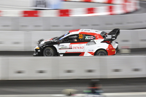 WRC「ラリージャパン」豊田スタジアム初の特設コースをラリーカーが激走！写真で見るジャンプ/ドリフト/熱戦の迫力