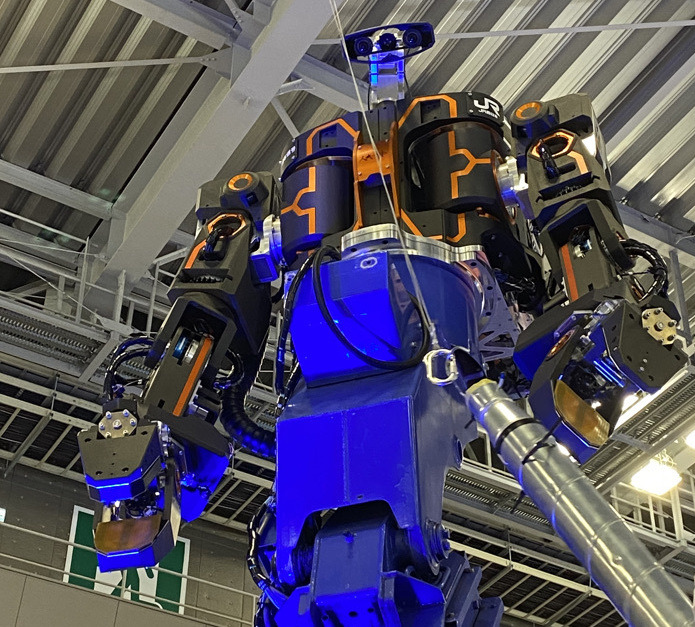 複数の大型ロボット重機による協調作業の実演展示を実施　人機一体が「2023国際ロボット展」に出展
