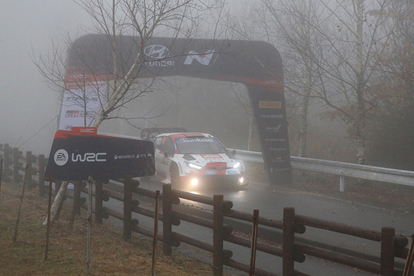 WRC「ラリージャパン」公道区間の初日は悪天候で波乱【SS別トップタイムドライバ一覧】勝田は痛恨のクラッシュ＆復帰！【速報】復帰後トップタイム連発