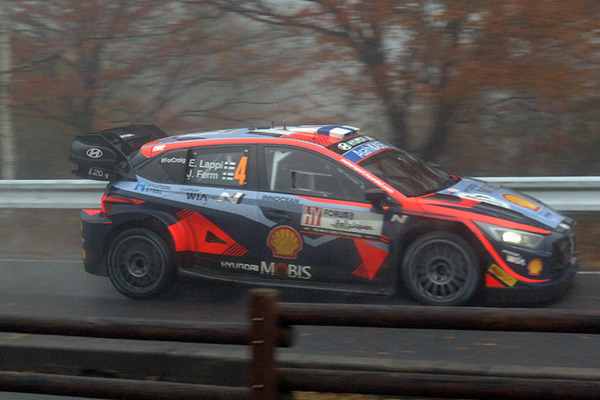 WRC「ラリージャパン」公道区間の初日は悪天候で波乱【SS別トップタイムドライバ一覧】勝田は痛恨のクラッシュ＆復帰！【速報】復帰後トップタイム連発