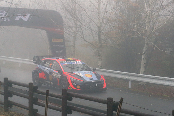 WRC「ラリージャパン」公道区間の初日は悪天候で波乱【SS別トップタイムドライバ一覧】勝田は痛恨のクラッシュ＆復帰！【速報】復帰後トップタイム連発