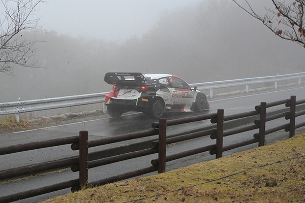 WRC「ラリージャパン」公道区間の初日は悪天候で波乱【SS別トップタイムドライバ一覧】勝田は痛恨のクラッシュ＆復帰！【速報】復帰後トップタイム連発