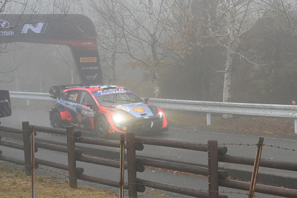 WRC「ラリージャパン」公道区間の初日は悪天候で波乱【SS別トップタイムドライバ一覧】勝田は痛恨のクラッシュ＆復帰！【速報】復帰後トップタイム連発