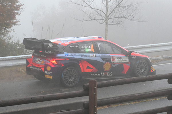 WRC「ラリージャパン」公道区間の初日は悪天候で波乱【SS別トップタイムドライバ一覧】勝田は痛恨のクラッシュ＆復帰！【速報】復帰後トップタイム連発