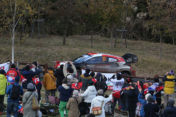【速報】トヨタがWRCラリージャパン優勝、地元で表彰台独占の快挙達成！エバンス選手が勝利【結果一覧】