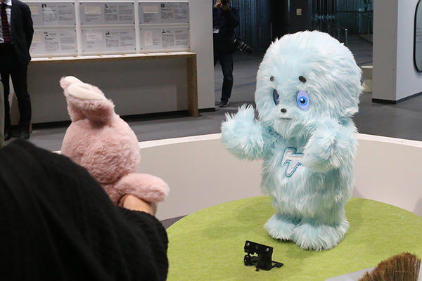 日本科学未来館の新展示「ハロー!ロボット」を見てきた！トヨタ「ケパラン」の由来と滑らかな動き、耐火性ソフトグリッパも必見