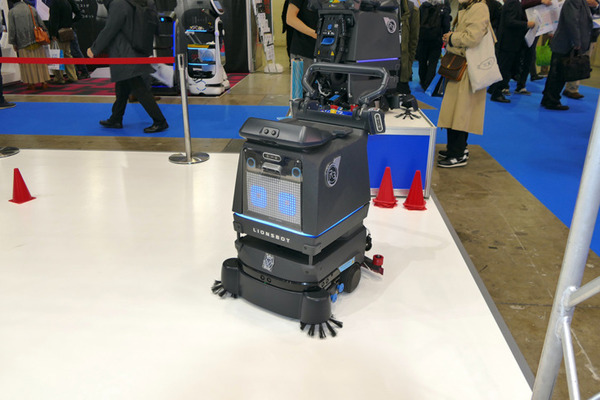 「ビルメンフェア&クリーンEXPO 2023」は「ほぼロボット展」と言えるくらい掃除ロボットばかり