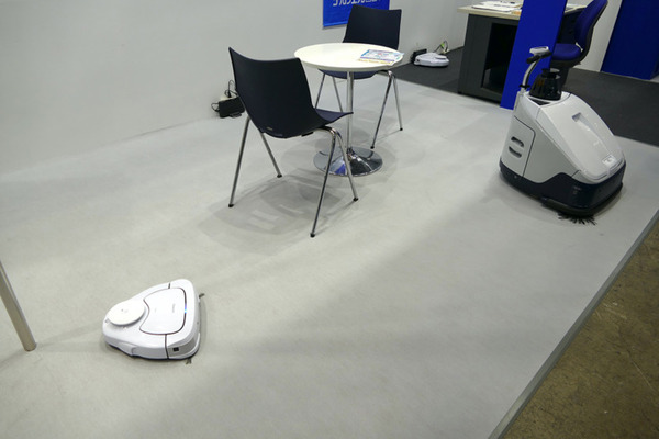 「ビルメンフェア&クリーンEXPO 2023」は「ほぼロボット展」と言えるくらい掃除ロボットばかり