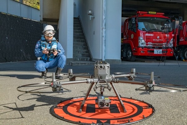 NTT東日本とセーフィー、LTE対応ポータブルカメラのリアルタイム映像で消防活動を強化 　ドローンで総合防災訓練にも協力