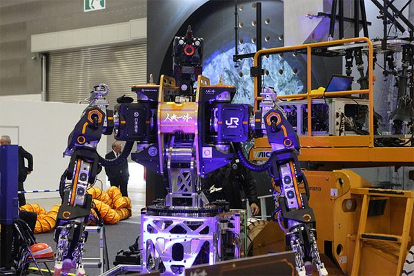 人機一体が汎用ロボット重機「空間重作業人機」GSP ver.1.3の巨大最新デモを公開　汎用人型重機「零式人機」シリーズも集合