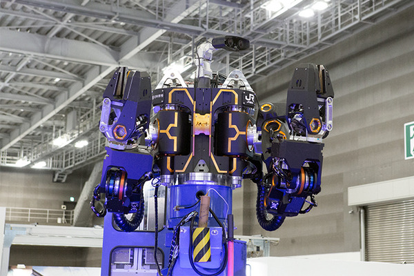 人機一体が汎用ロボット重機「空間重作業人機」GSP ver.1.3の巨大最新デモを公開　汎用人型重機「零式人機」シリーズも集合