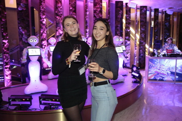夜は「クラブ・ザ・ペッパー」に変身！ロボット、和食、DJ、音楽、ダンスが融合したエンタメ空間がオープン