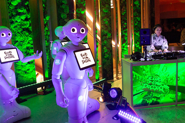 夜は「クラブ・ザ・ペッパー」に変身！ロボット、和食、DJ、音楽、ダンスが融合したエンタメ空間がオープン