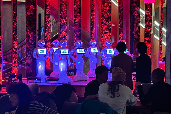 夜は「クラブ・ザ・ペッパー」に変身！ロボット、和食、DJ、音楽、ダンスが融合したエンタメ空間がオープン