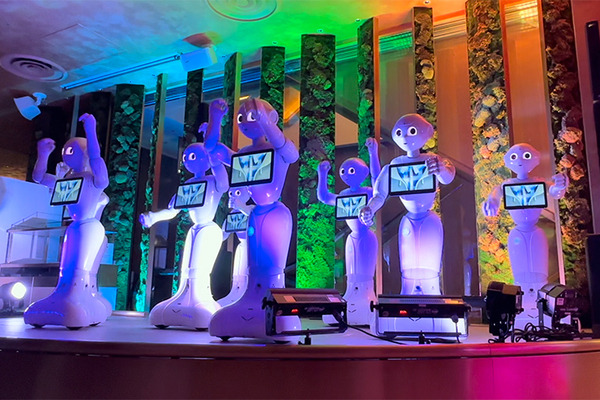 夜は「クラブ・ザ・ペッパー」に変身！ロボット、和食、DJ、音楽、ダンスが融合したエンタメ空間がオープン