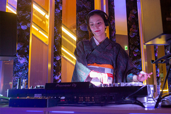 夜は「クラブ・ザ・ペッパー」に変身！ロボット、和食、DJ、音楽、ダンスが融合したエンタメ空間がオープン