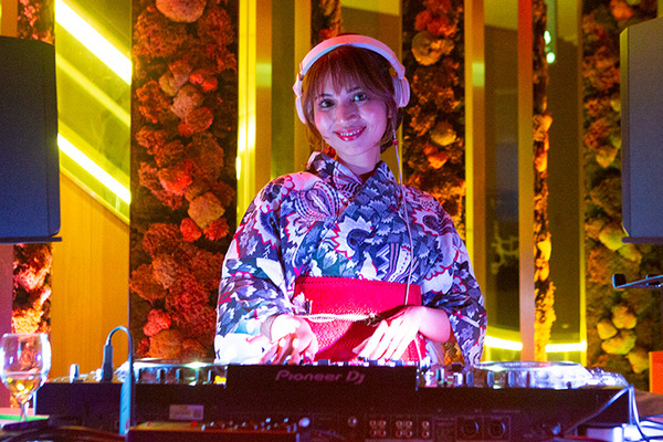 夜は「クラブ・ザ・ペッパー」に変身！ロボット、和食、DJ、音楽、ダンスが融合したエンタメ空間がオープン
