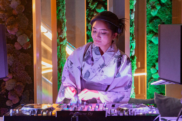 夜は「クラブ・ザ・ペッパー」に変身！ロボット、和食、DJ、音楽、ダンスが融合したエンタメ空間がオープン