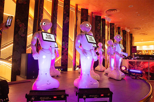 夜は「クラブ・ザ・ペッパー」に変身！ロボット、和食、DJ、音楽、ダンスが融合したエンタメ空間がオープン