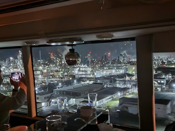 400機のドローンが彩る！ドローンショー×東京レストランバスの特別コラボ『和食と川崎工場夜景とドローンショーを楽しむ夜』10日間限定運行へ