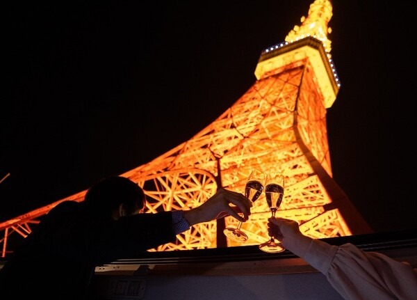 400機のドローンが彩る！ドローンショー×東京レストランバスの特別コラボ『和食と川崎工場夜景とドローンショーを楽しむ夜』10日間限定運行へ