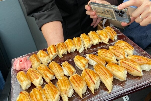 400機のドローンが彩る！ドローンショー×東京レストランバスの特別コラボ『和食と川崎工場夜景とドローンショーを楽しむ夜』10日間限定運行へ