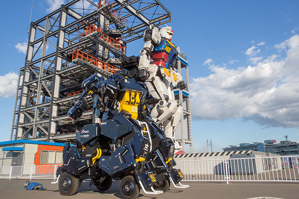 搭乗型ロボット「アーカックス」が走行デモを初披露、４足歩行ライド「SR-02」に「ねこずきん」搭乗！動くガンダムGFY横浜に大集結の日