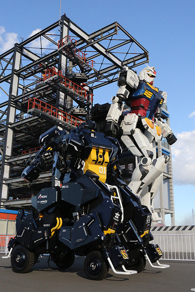 搭乗型ロボット「アーカックス」が走行デモを初披露、４足歩行ライド「SR-02」に「ねこずきん」搭乗！動くガンダムGFY横浜に大集結の日
