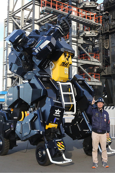 搭乗型ロボット「アーカックス」が走行デモを初披露、４足歩行ライド「SR-02」に「ねこずきん」搭乗！動くガンダムGFY横浜に大集結の日