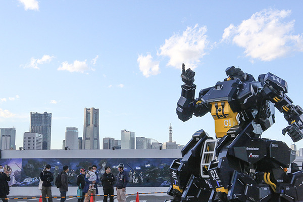 搭乗型ロボット「アーカックス」が走行デモを初披露、４足歩行ライド「SR-02」に「ねこずきん」搭乗！動くガンダムGFY横浜に大集結の日