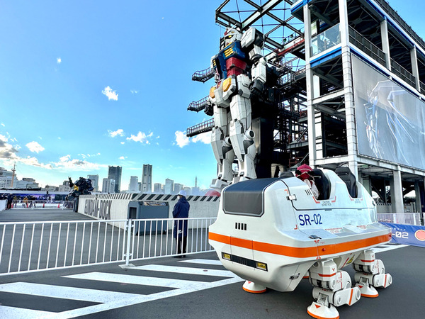 搭乗型ロボット「アーカックス」が走行デモを初披露、４足歩行ライド「SR-02」に「ねこずきん」搭乗！動くガンダムGFY横浜に大集結の日