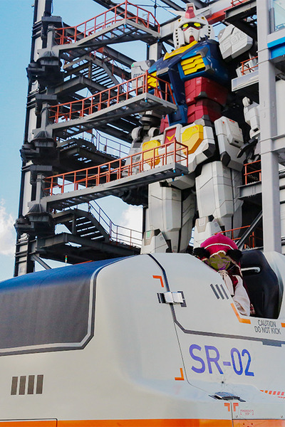 搭乗型ロボット「アーカックス」が走行デモを初披露、４足歩行ライド「SR-02」に「ねこずきん」搭乗！動くガンダムGFY横浜に大集結の日