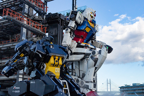 搭乗型ロボット「アーカックス」が走行デモを初披露、４足歩行ライド「SR-02」に「ねこずきん」搭乗！動くガンダムGFY横浜に大集結の日